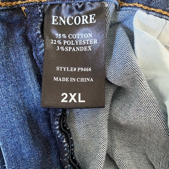 Distressed Skinny Jean - Picture 2 of 3